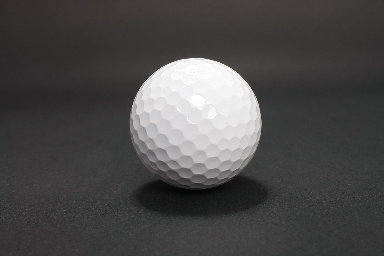 Na Měsíci jsou golfové míčky
